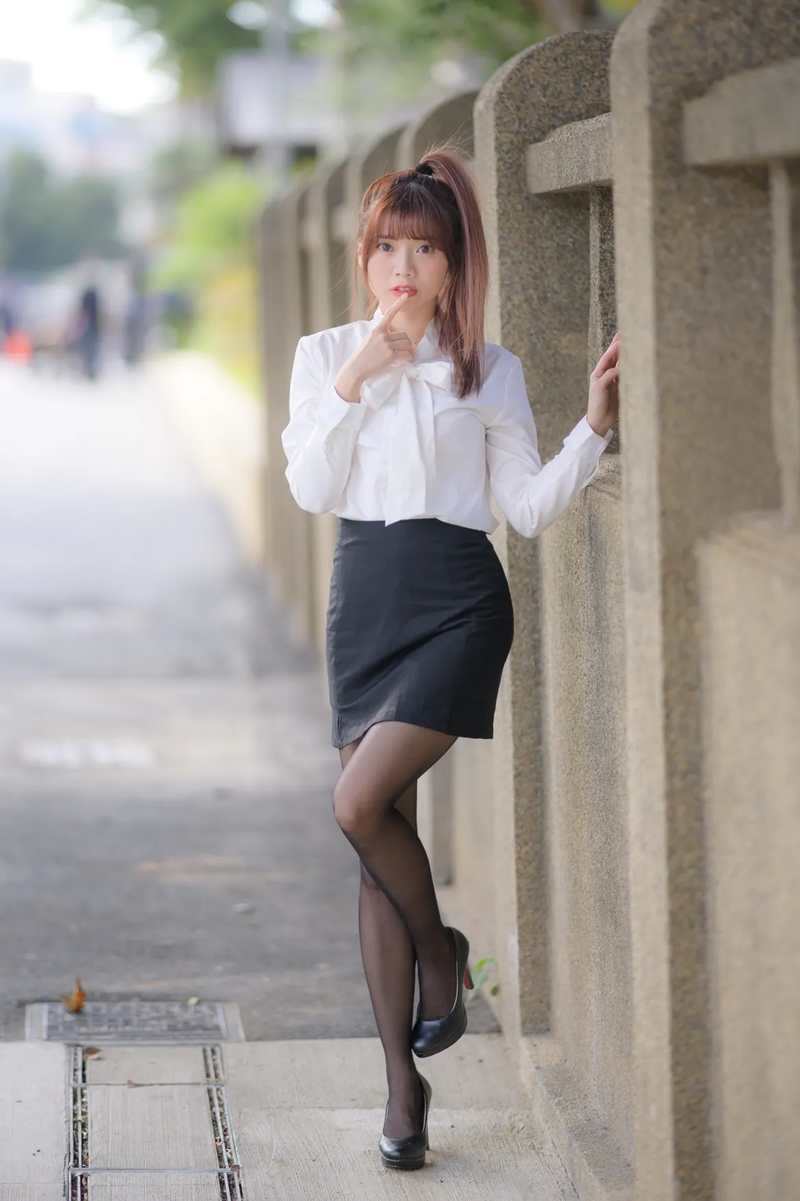 [爱美足] NO.237 OL黑丝制服高跟 街拍