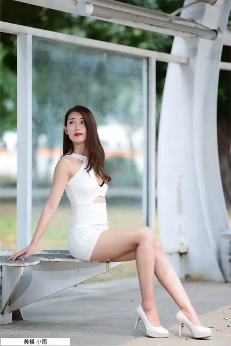 [爱美足] NO.096 小雨 露肩连衣短裙 高跟美腿外拍 街拍#[100P]-1