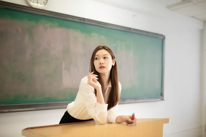 [爱美足] NO.067  刘美筠 OL黑丝 高跟美腿旅拍 街拍#[51P]-5