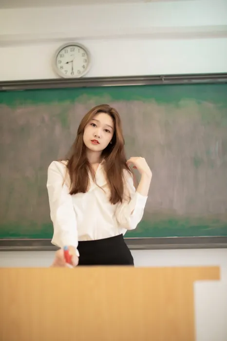 [爱美足] NO.067  刘美筠 OL黑丝 高跟美腿旅拍 街拍#[51P]-6