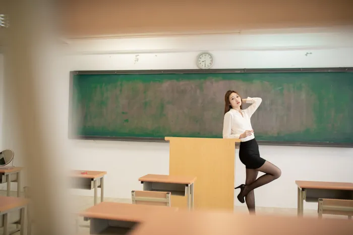 [爱美足] NO.067  刘美筠 OL黑丝 高跟美腿旅拍 街拍#[51P]-9