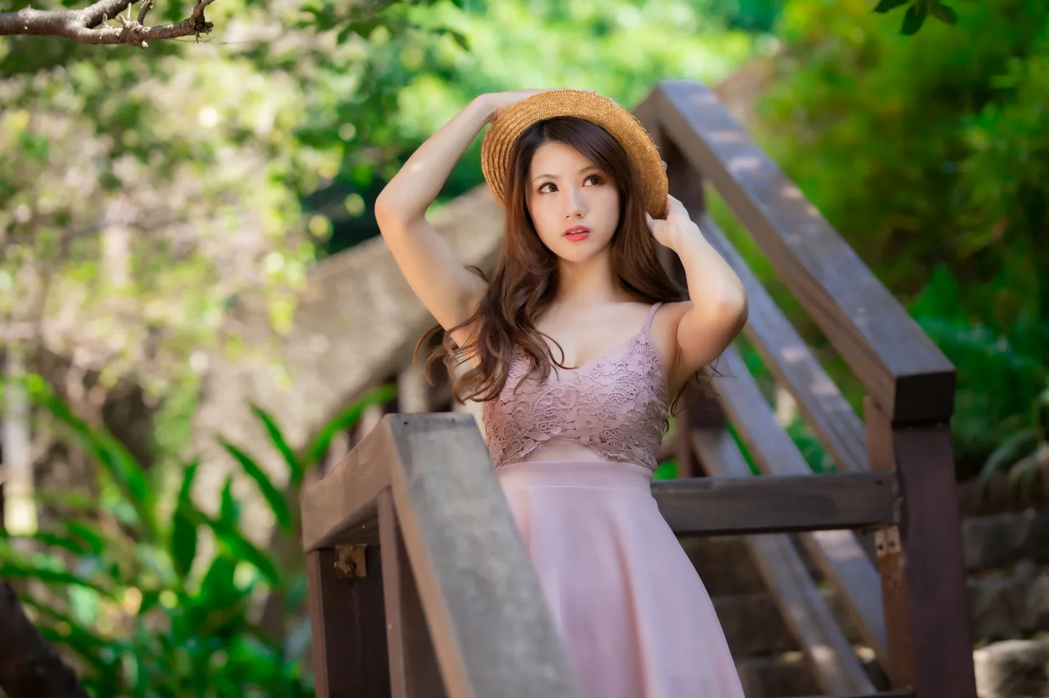 [爱美足] NO.195 张伦甄 吊带连衣裙丝袜凉高美腿 街拍#[24P]-1