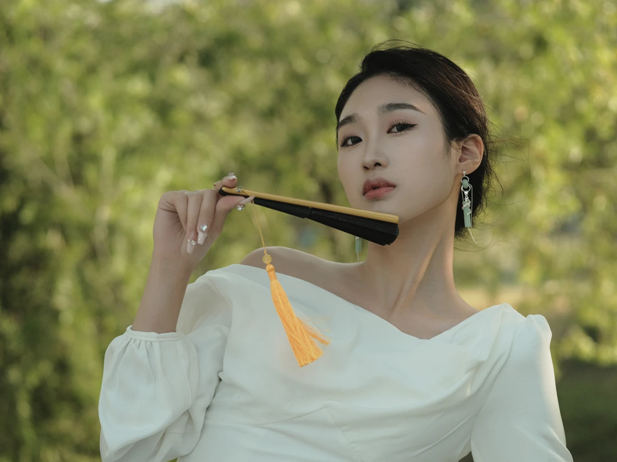 [艺图语] 2022.12.19 Vol.2713 – 落叶飞花 likeu#[47P]-1