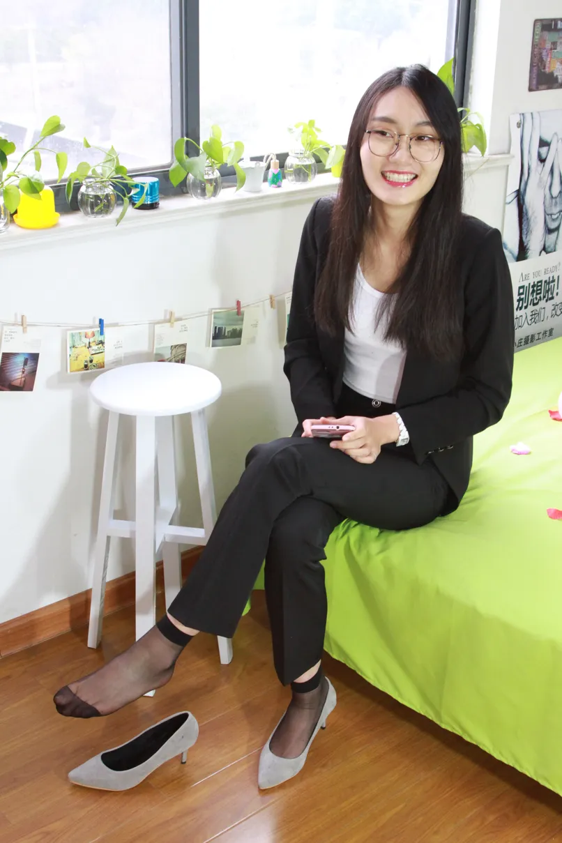 [爱美足] NO.027 马上就要踏入社会的小姐姐一身职业装清爽美丽 街拍#[90P]-6