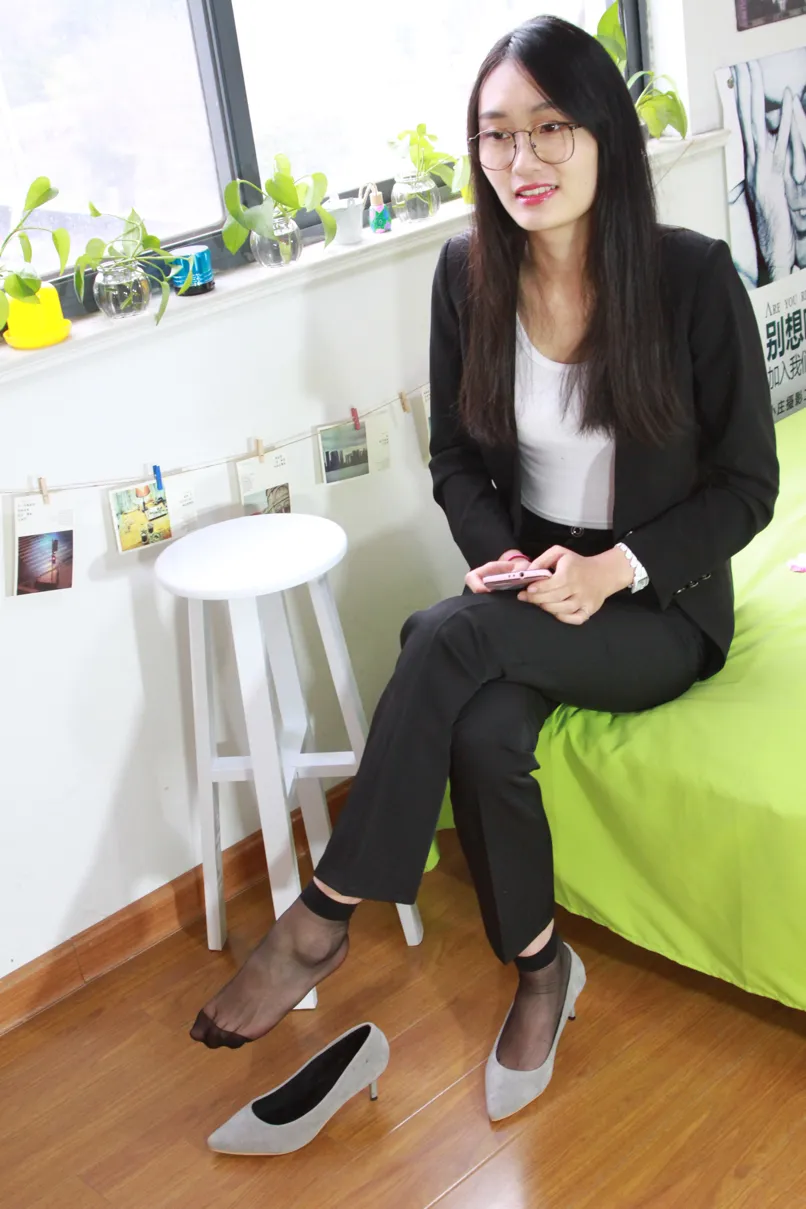 [爱美足] NO.027 马上就要踏入社会的小姐姐一身职业装清爽美丽 街拍#[90P]-7