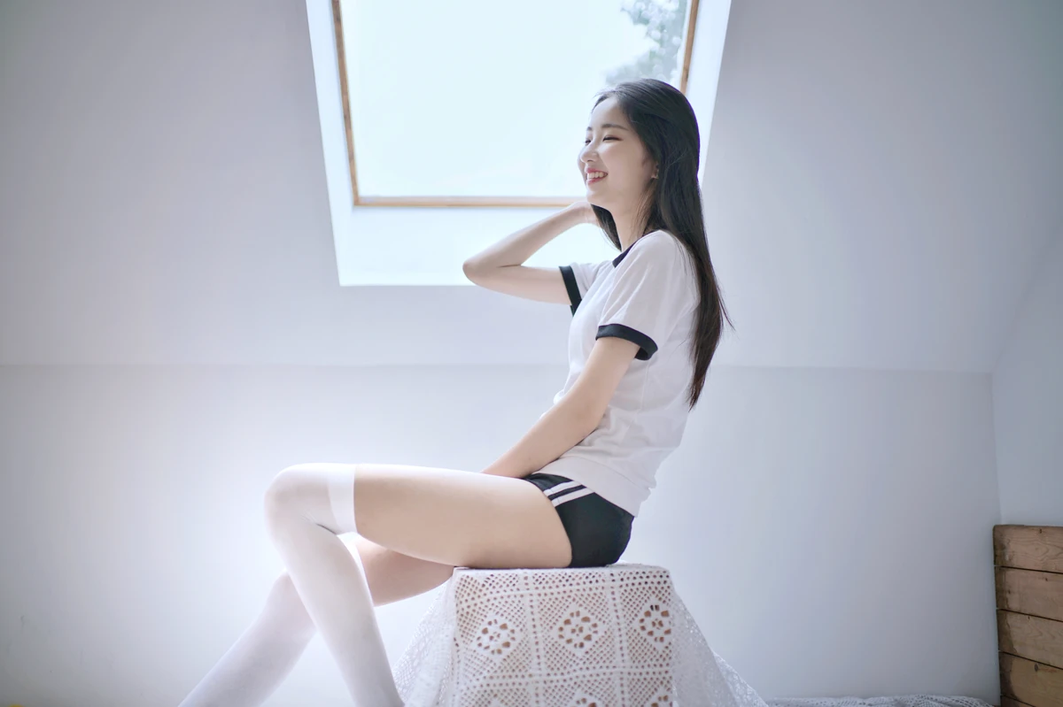 [艺图语] 2022.12.29 Vol.2785 – 阁楼里的素白 小静#[26P]-10