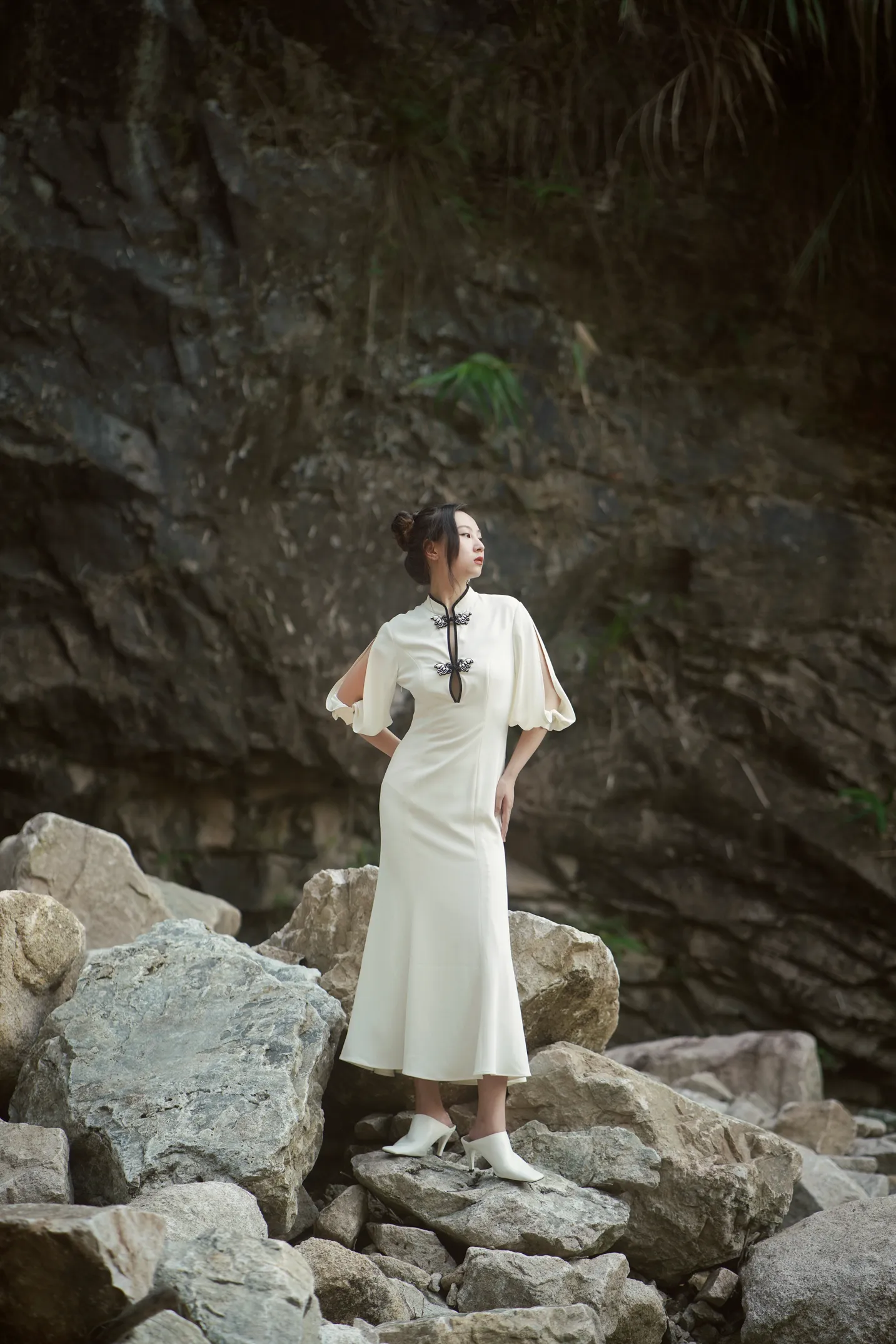 [艺图语] 2022.12.04 Vol.2596 – 飘绢流白 土土#[22P]-1