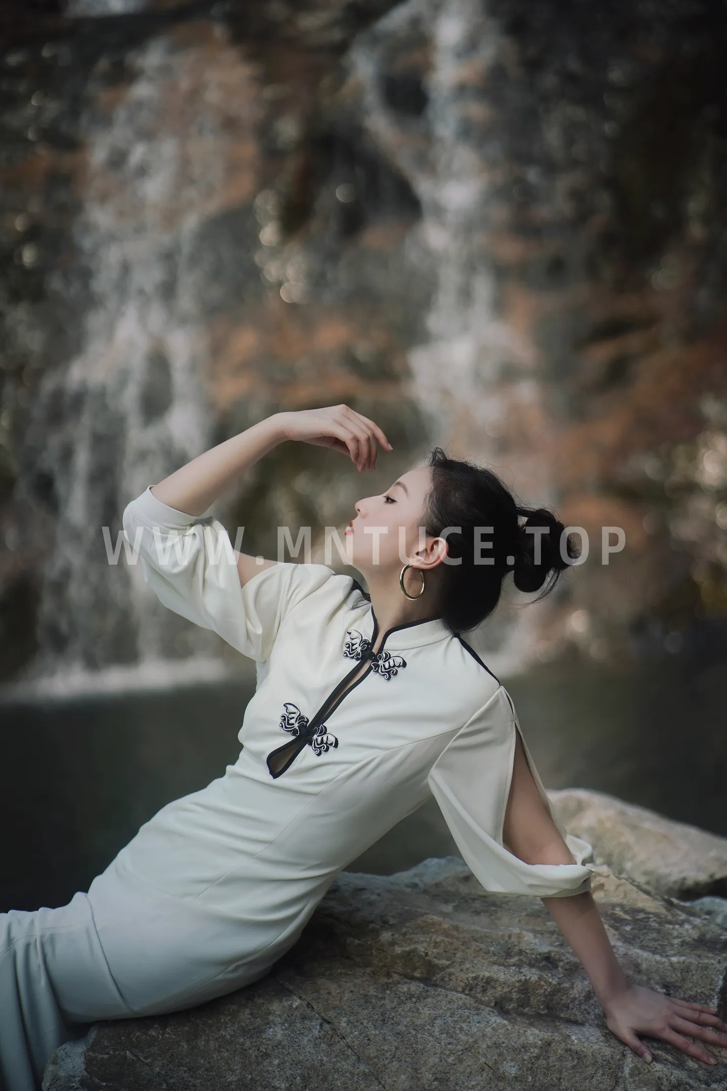 [艺图语] 2022.12.04 Vol.2596 – 飘绢流白 土土#[22P]-7