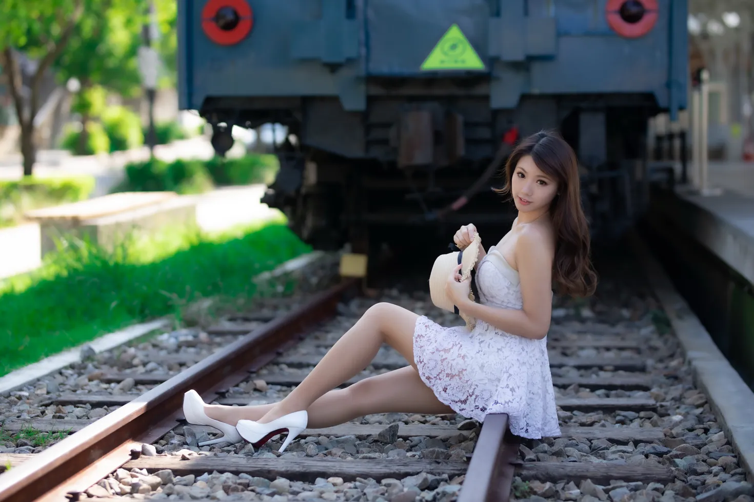 [爱美足] NO.183 张伦甄 露肩连衣裙丝袜高跟美腿 街拍#[36P]-2