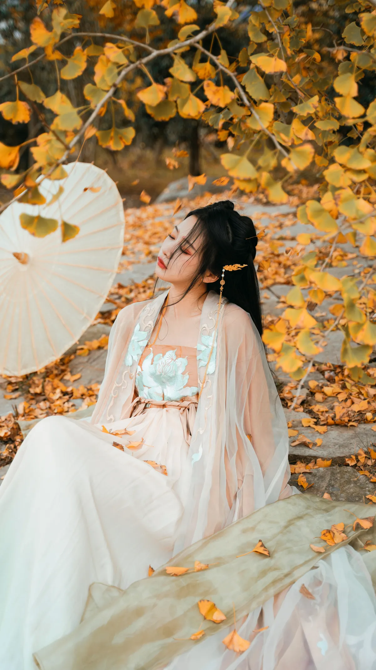 [艺图语] 2022.12.12 Vol.2664 – 银杏树下 旺旺小小舒#[39P]-6