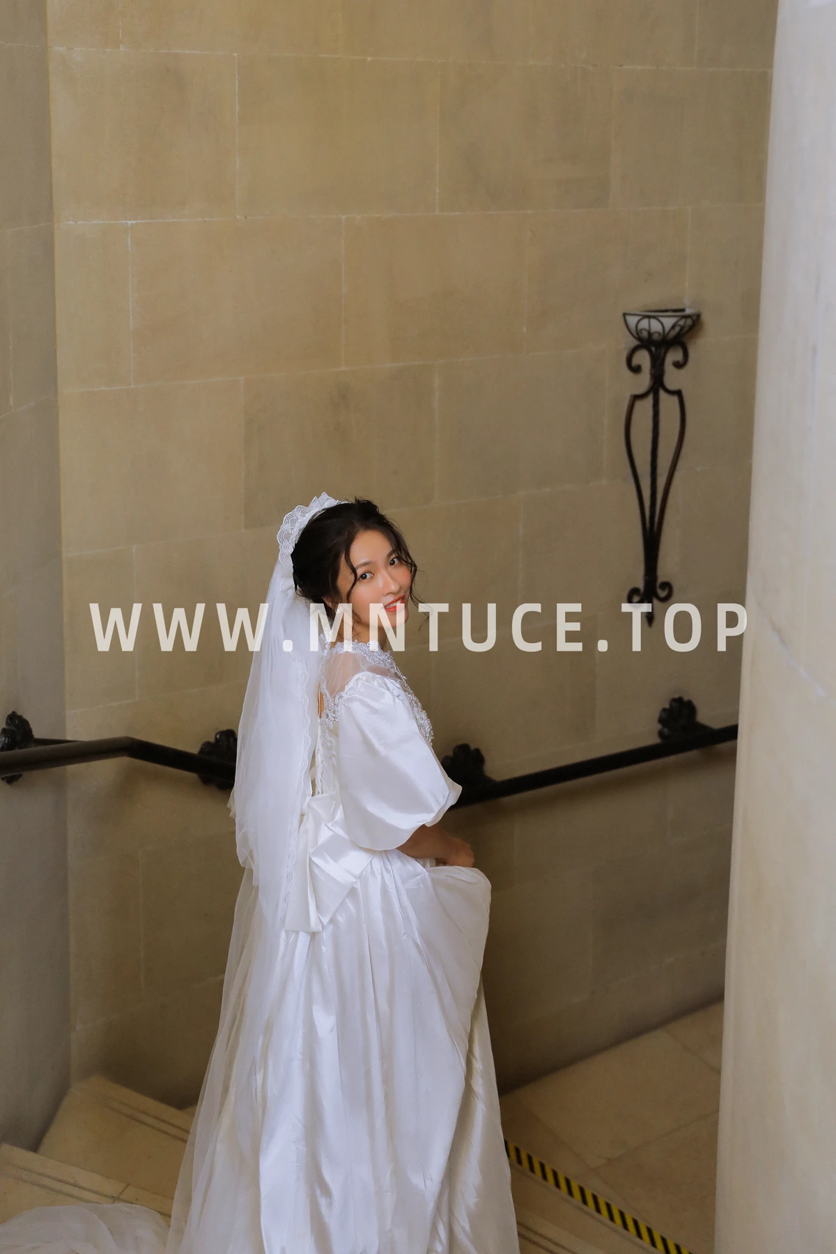 [艺图语] 2023.01.08 Vol.2870 – 仲夏时光 小小虫Laura#[27P]-1