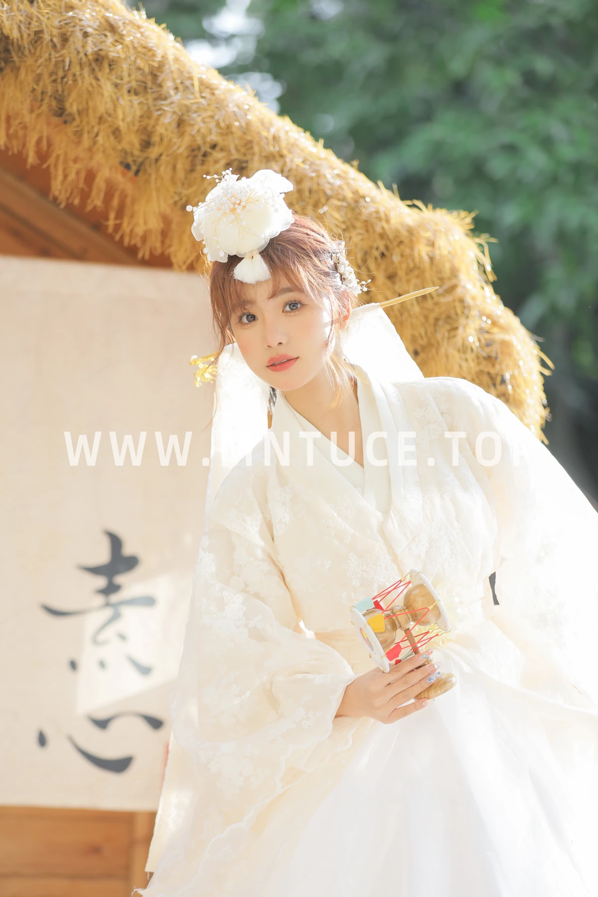 [艺图语] 2023.01.11 Vol.2892 延吉服写真 温思儿vv#[23P]-1