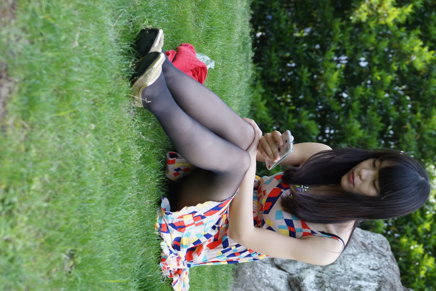 [爱美足] NO.031 草地上的长黑丝 街拍#[56P]-2