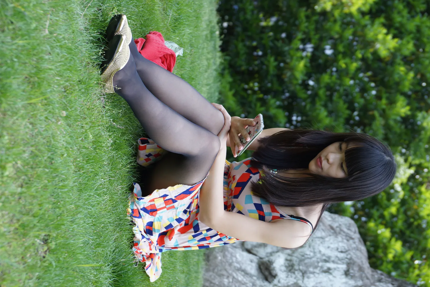 [爱美足] NO.031 草地上的长黑丝 街拍#[56P]-4