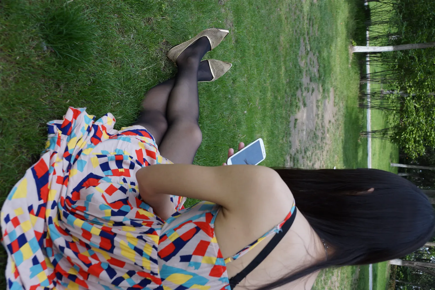 [爱美足] NO.031 草地上的长黑丝 街拍#[56P]-2