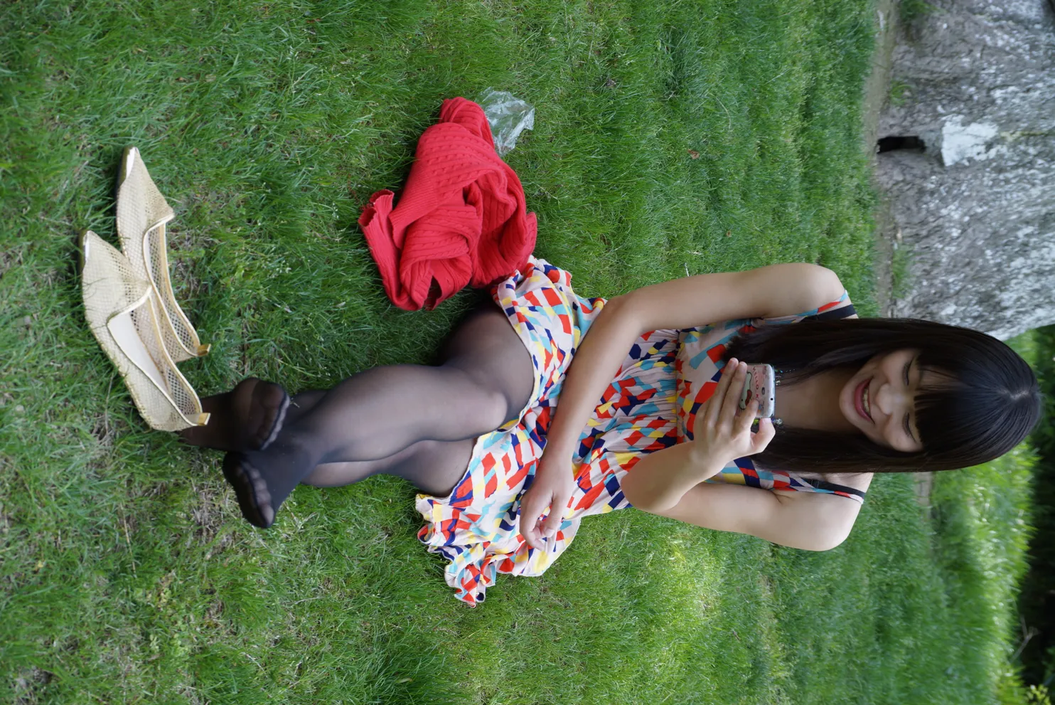 [爱美足] NO.031 草地上的长黑丝 街拍#[56P]-2