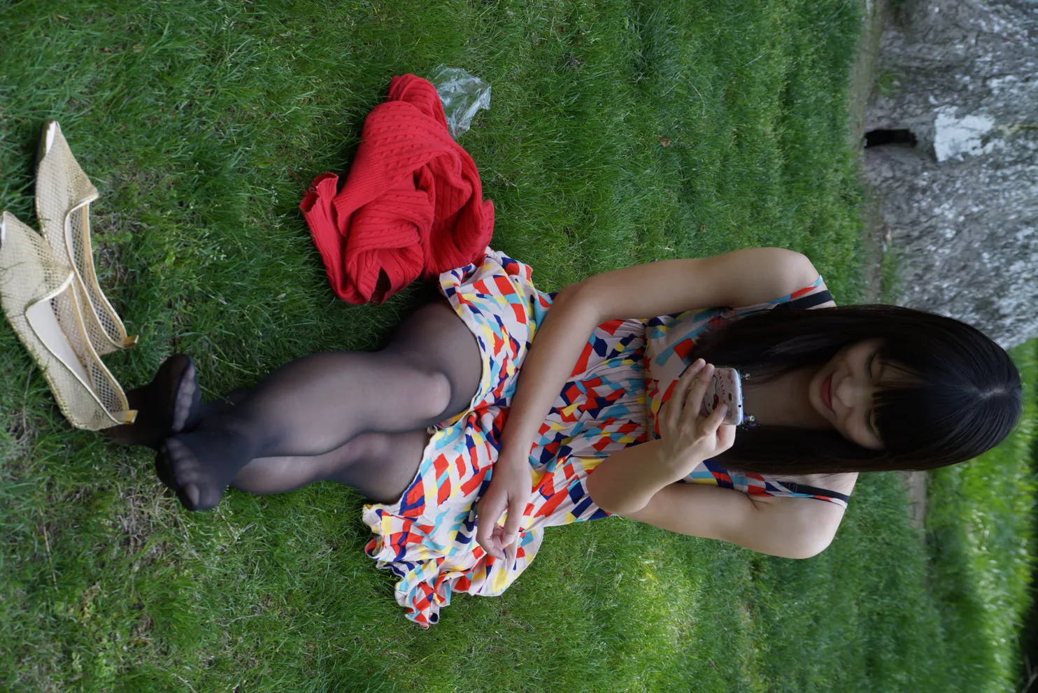 [爱美足] NO.031 草地上的长黑丝 街拍#[56P]-3