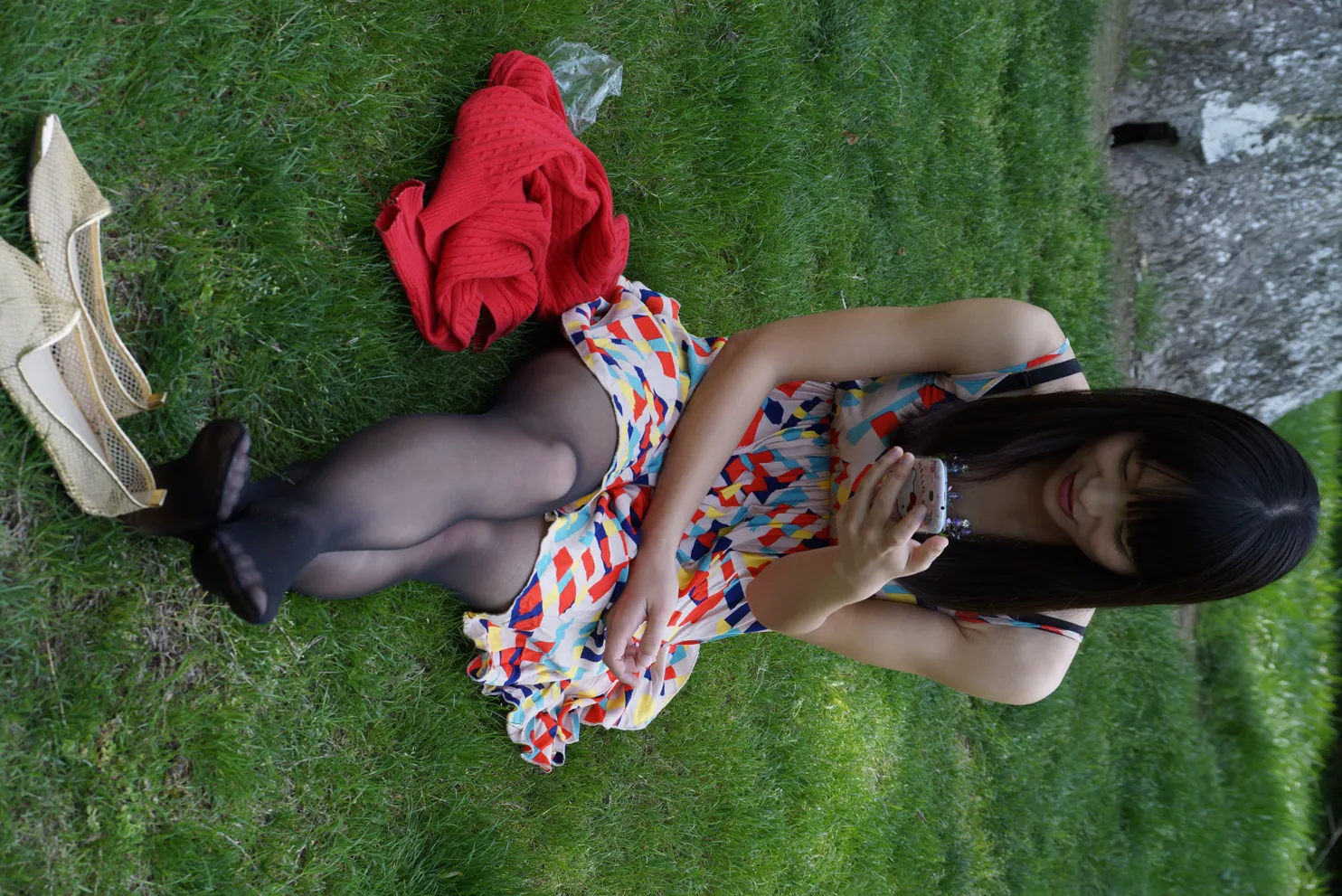 [爱美足] NO.031 草地上的长黑丝 街拍#[56P]-4