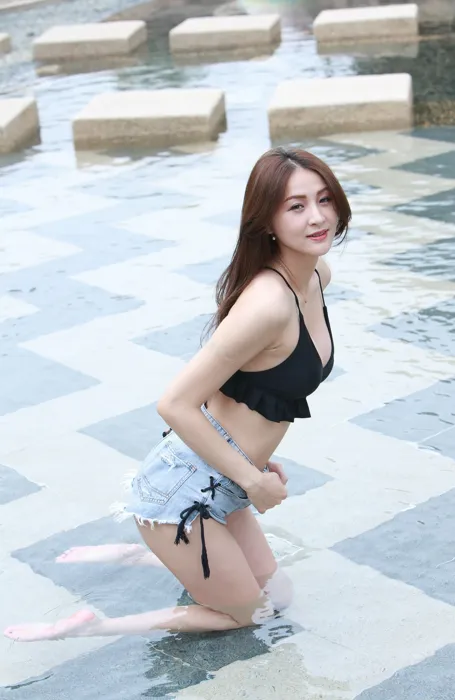 [爱美足] NO.087 Lola 露肚牛仔短褲 高跟美腿外拍 街拍#[106P]-10