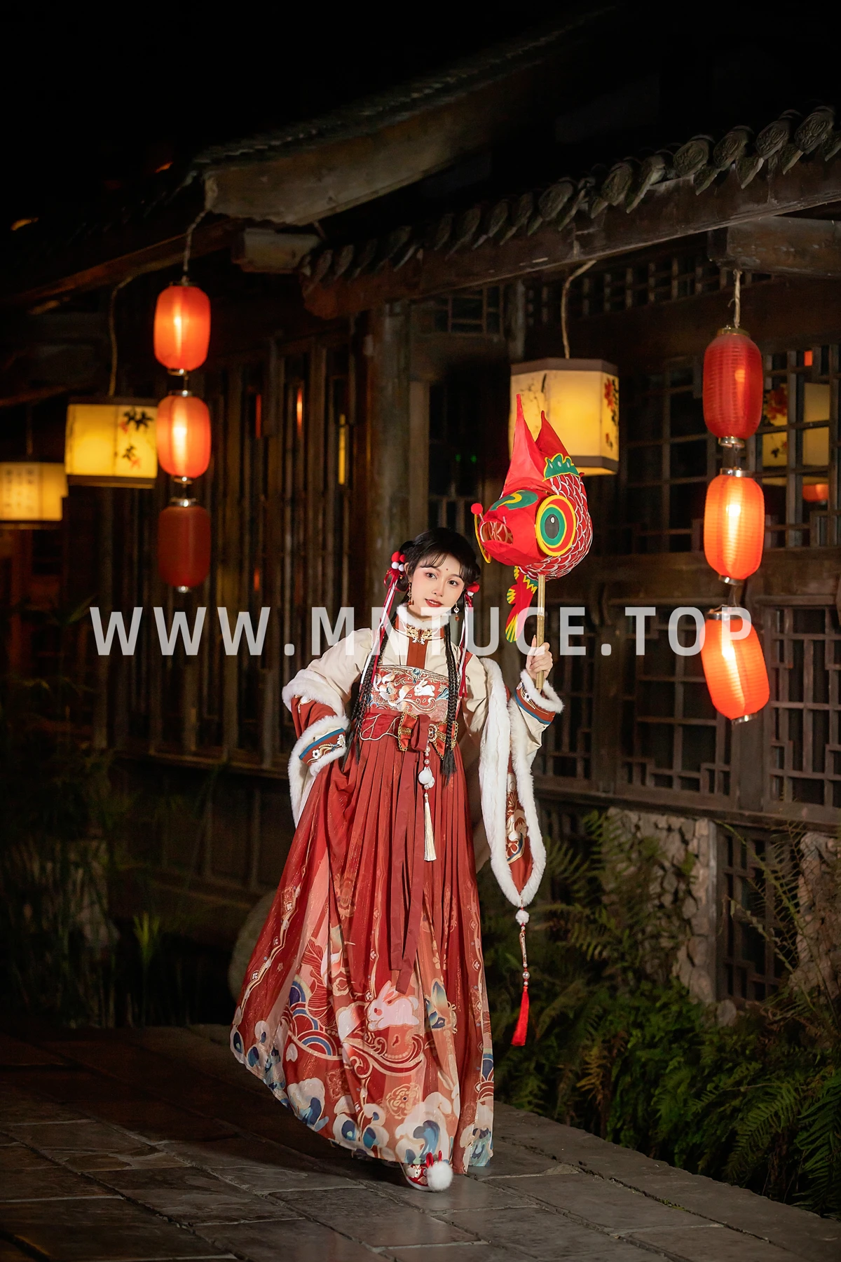 [艺图语] 2023.02.09 Vol.3003 逛灯会 梨一依#[22P]-1