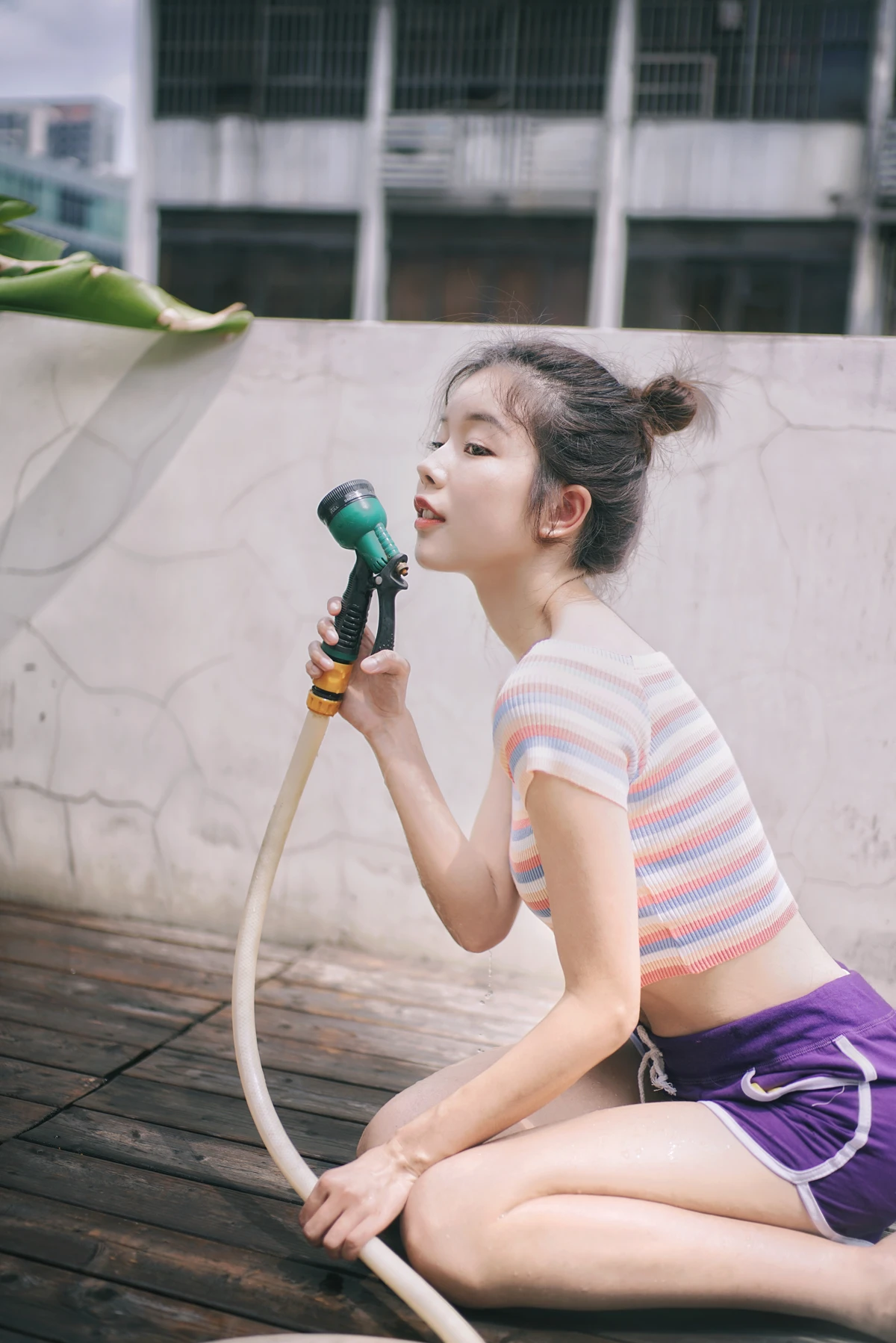[艺图语] 2023.01.05 Vol.2843 – 天台的水枪少女 圈圈#[25P]-1