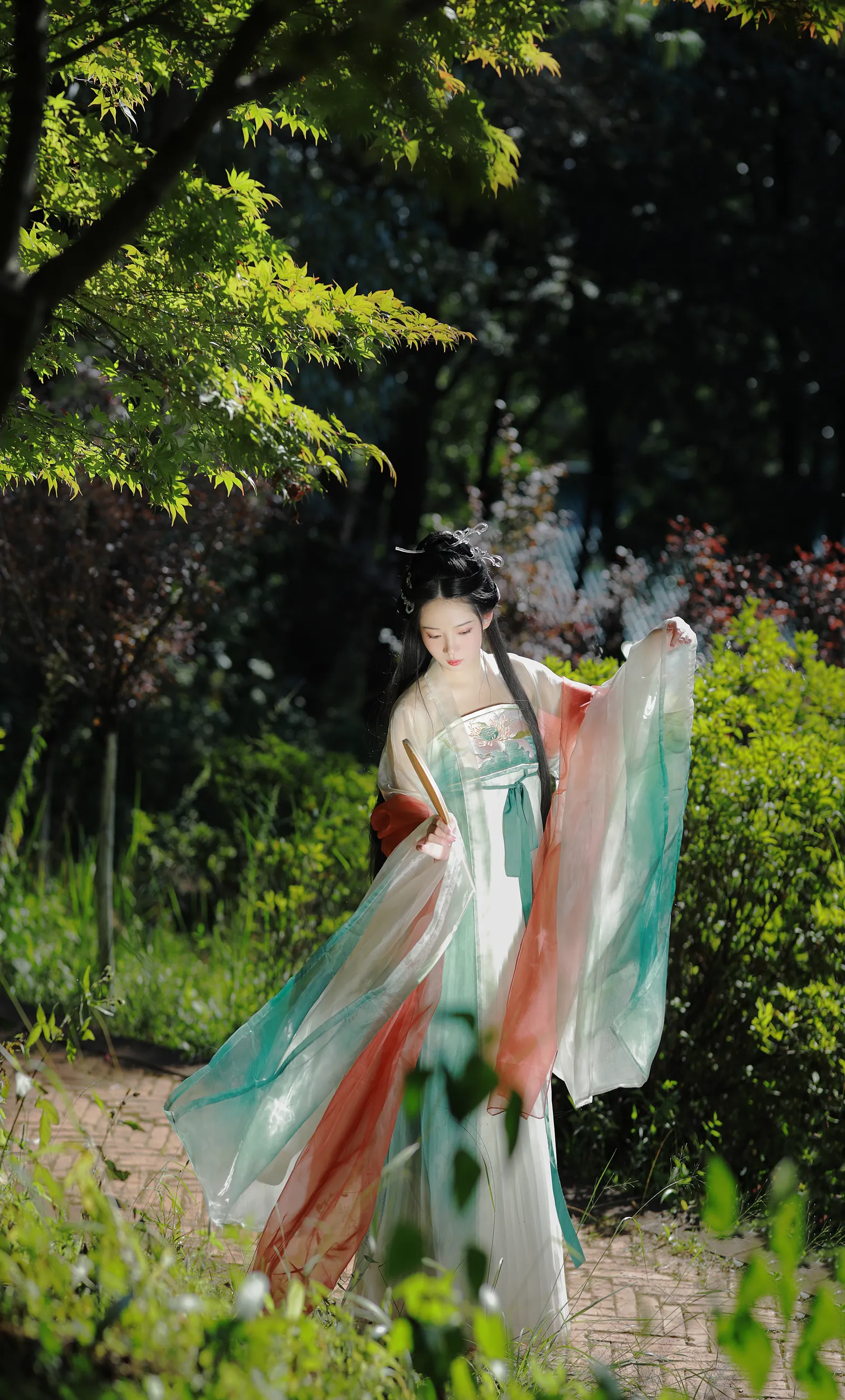 [艺图语] 2022.12.04 Vol.2599 – 休言万事转头空 落花人独立#[34P]-10