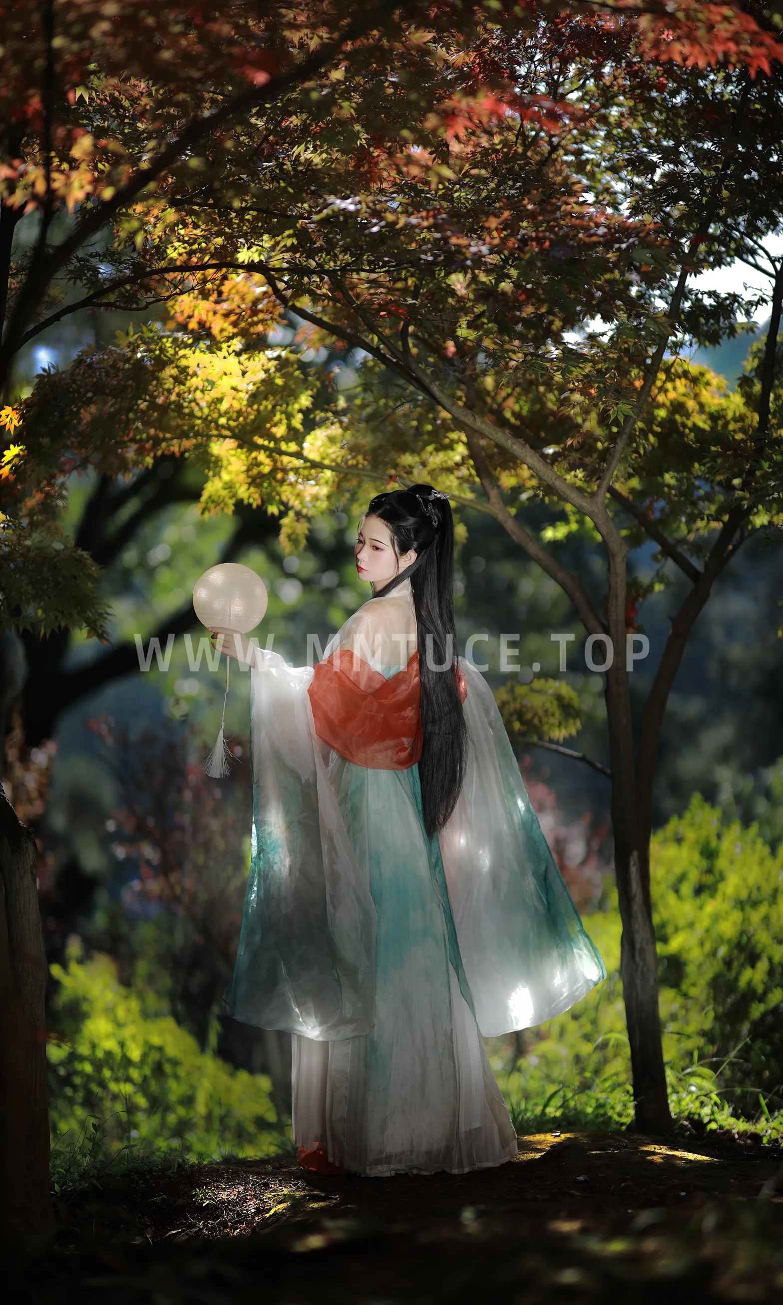 [艺图语] 2022.12.04 Vol.2599 – 休言万事转头空 落花人独立#[34P]-7