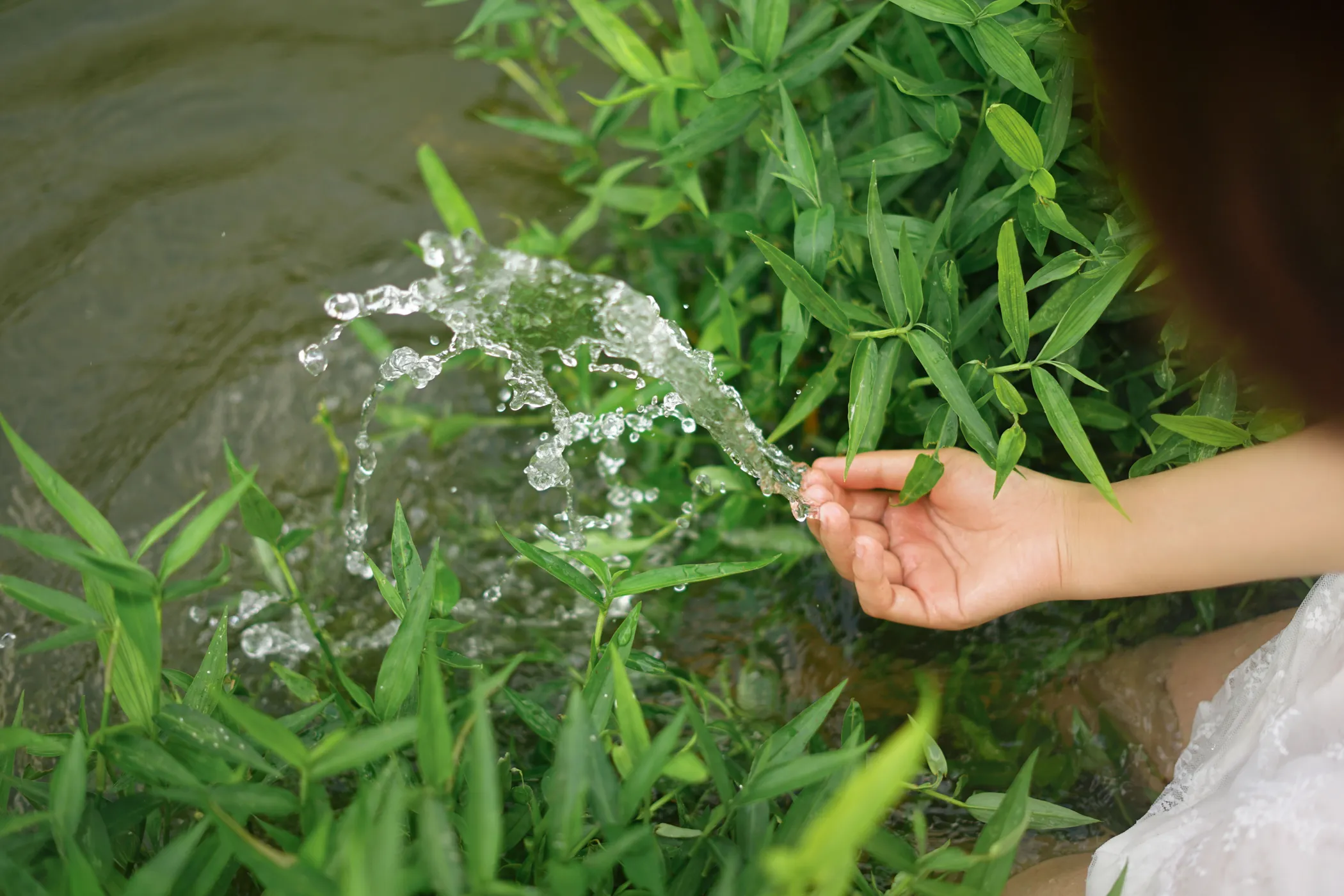 [艺图语] 2022.12.01 Vol.2572 – 河边戏水 杨心颖#[22P]-6