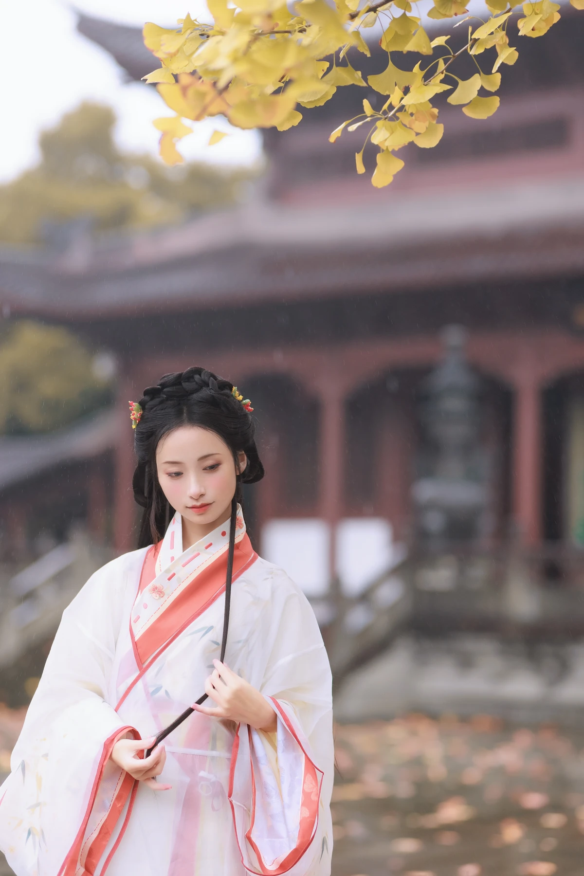[艺图语] 2023.01.10 Vol.2886 – 雨中银杏 眸小妖#[24P]-6