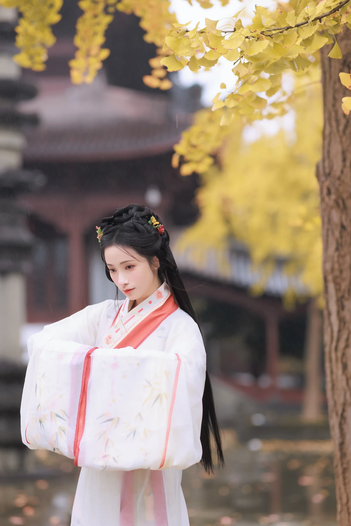 [艺图语] 2023.01.10 Vol.2886 – 雨中银杏 眸小妖#[24P]-8