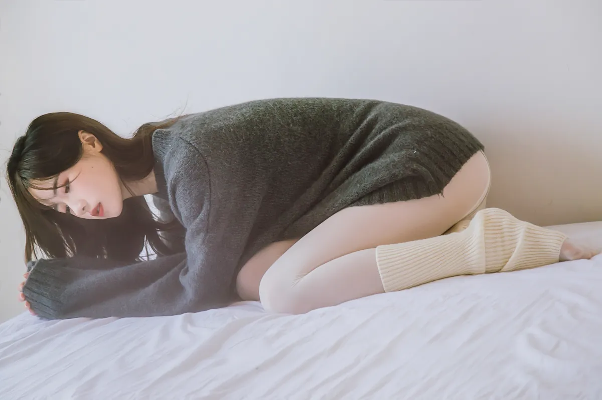 [艺图语] 2022.12.14 Vol.2677 – 空白格 梨涡允允#[23P]-3