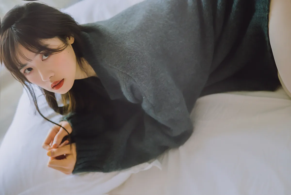 [艺图语] 2022.12.14 Vol.2677 – 空白格 梨涡允允#[23P]-6