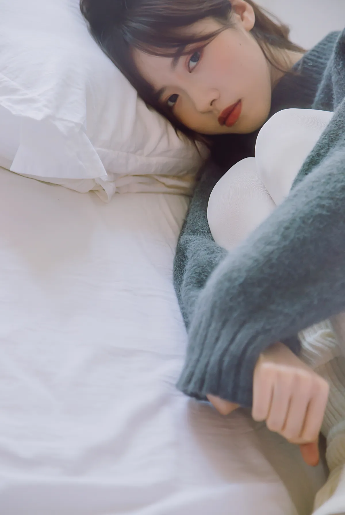 [艺图语] 2022.12.14 Vol.2677 – 空白格 梨涡允允#[23P]-7