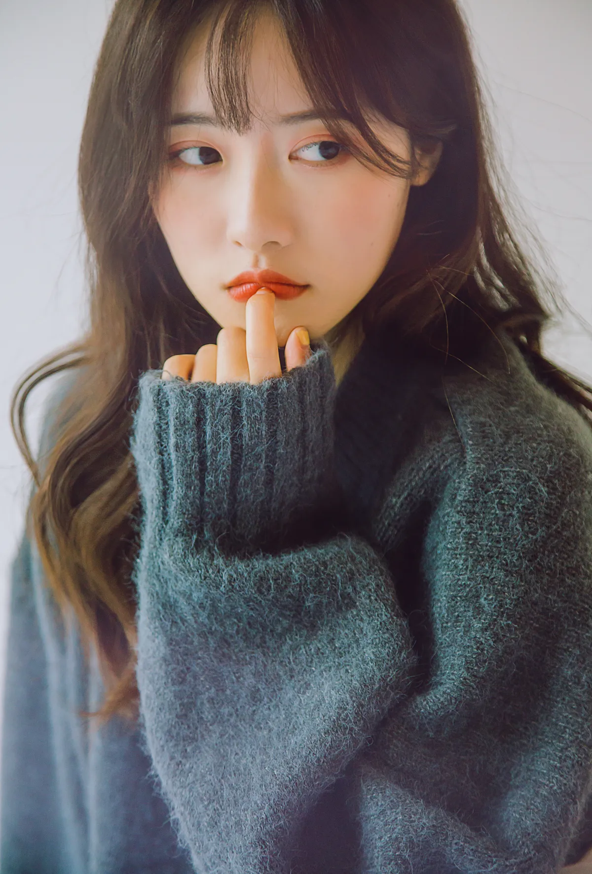 [艺图语] 2022.12.14 Vol.2677 – 空白格 梨涡允允#[23P]-9