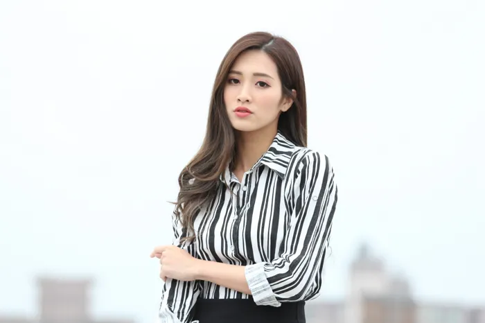 [爱美足] NO.025 长腿美模 张筱 性感黑丝外拍 街拍#[93P]-1