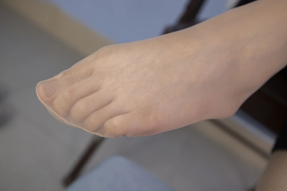 [爱美足] NO.012 琪琪性感肉丝诱惑，脚趾在丝袜的包裹下扭动 南国足艺#[108P]-8