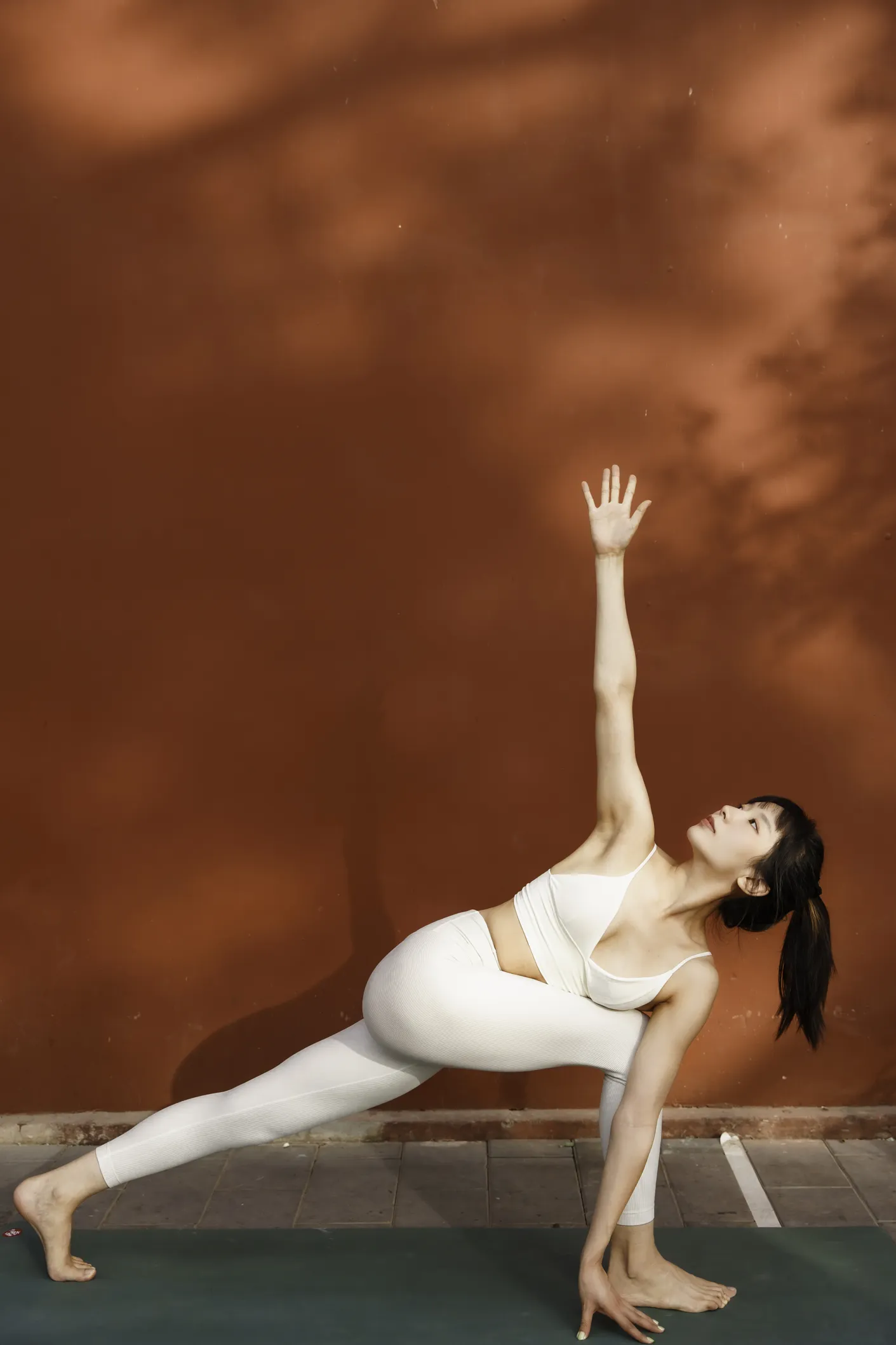 [艺图语] 2022.12.01 Vol.2575 – 瑜伽与红墙 梦梦#[23P]-8