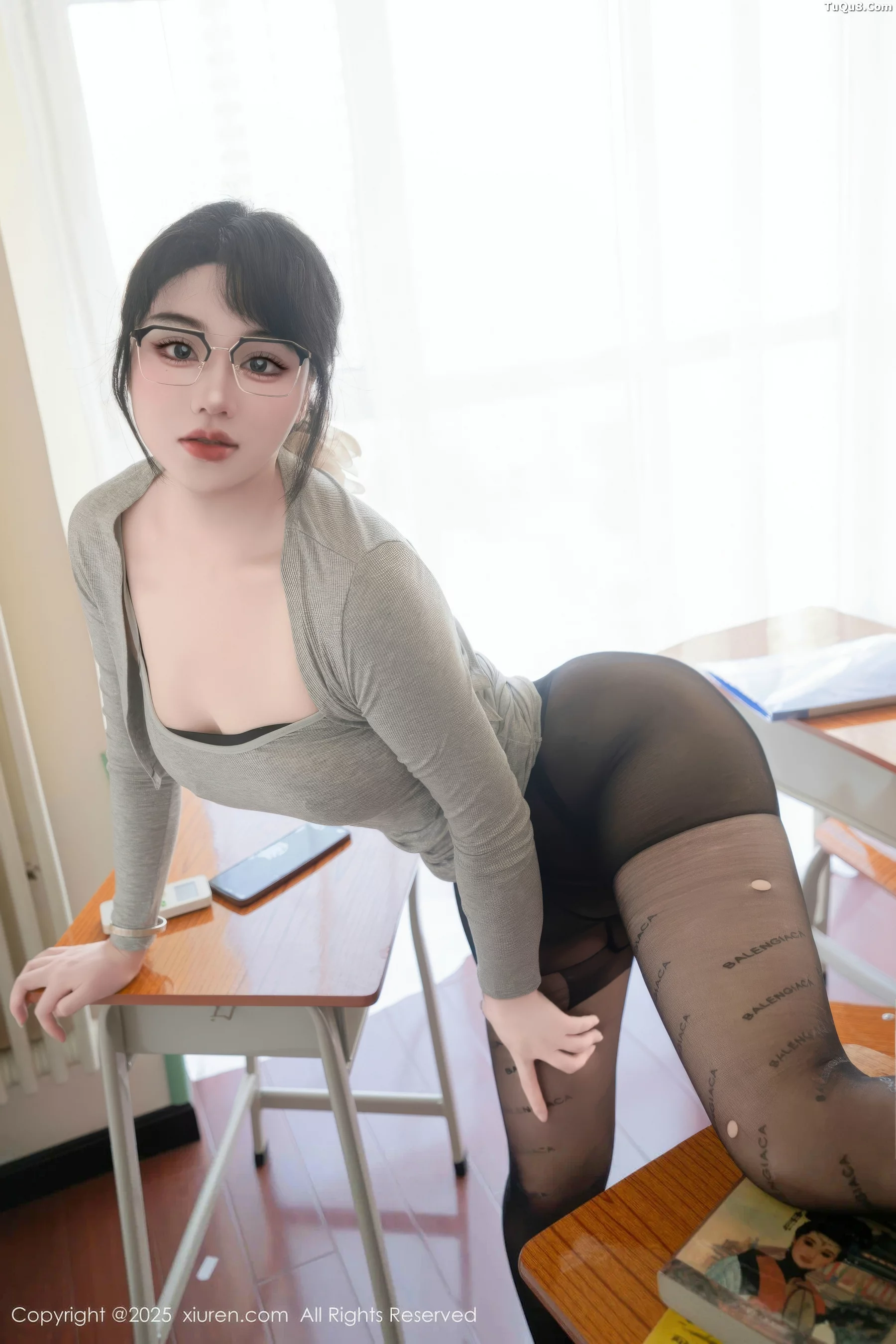 [秀人网] 2025.09.11 No.10755 汐汐爱吃草莓#[58P]-1