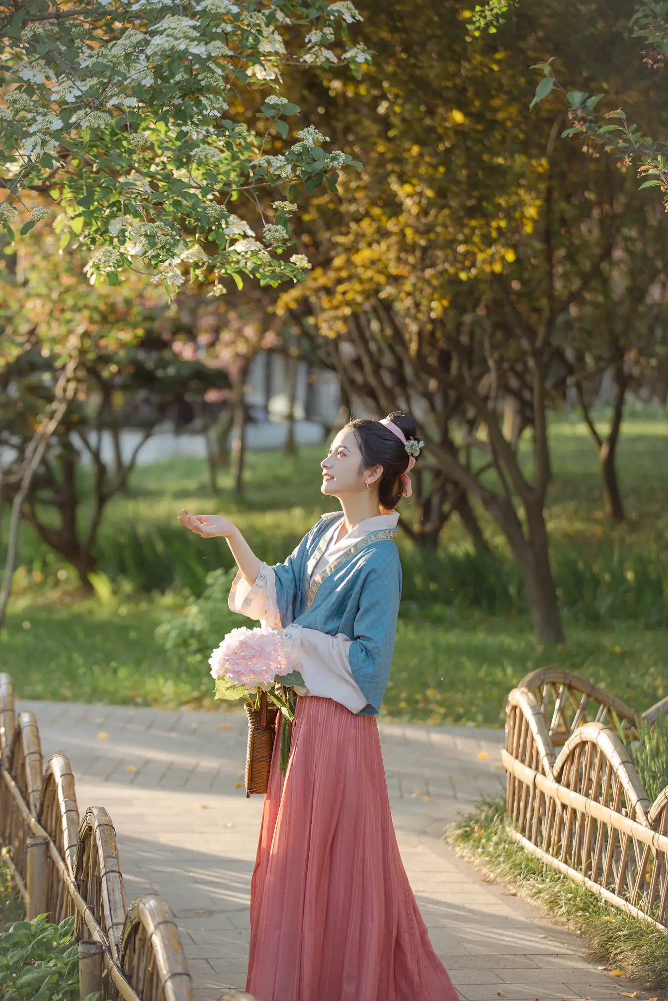 [艺图语] 2022.06.29 Vol.1327 – 拾尽千苍色，携来两袖风 五月的三花猫#[27P]-5