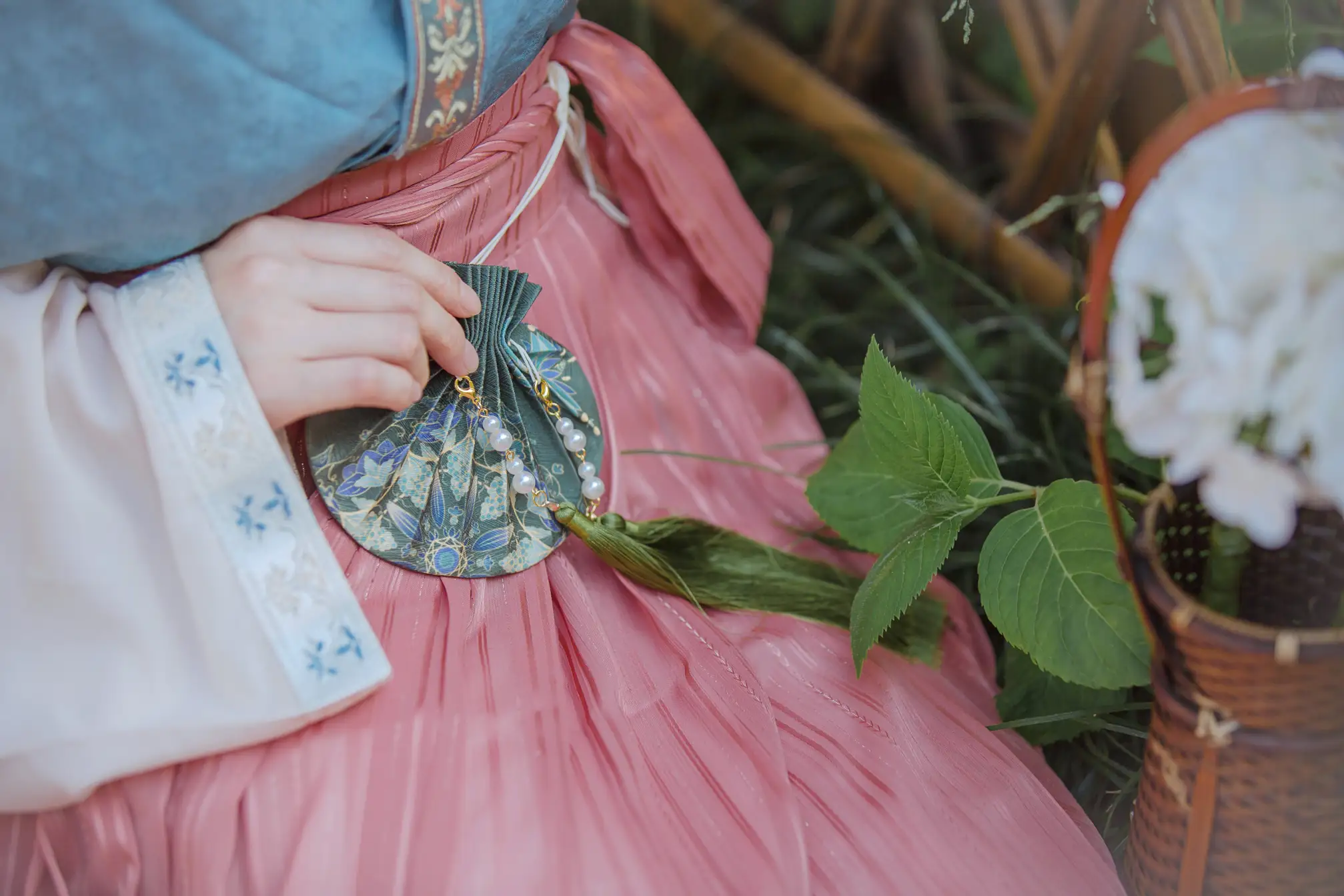 [艺图语] 2022.06.29 Vol.1327 – 拾尽千苍色，携来两袖风 五月的三花猫#[27P]-6