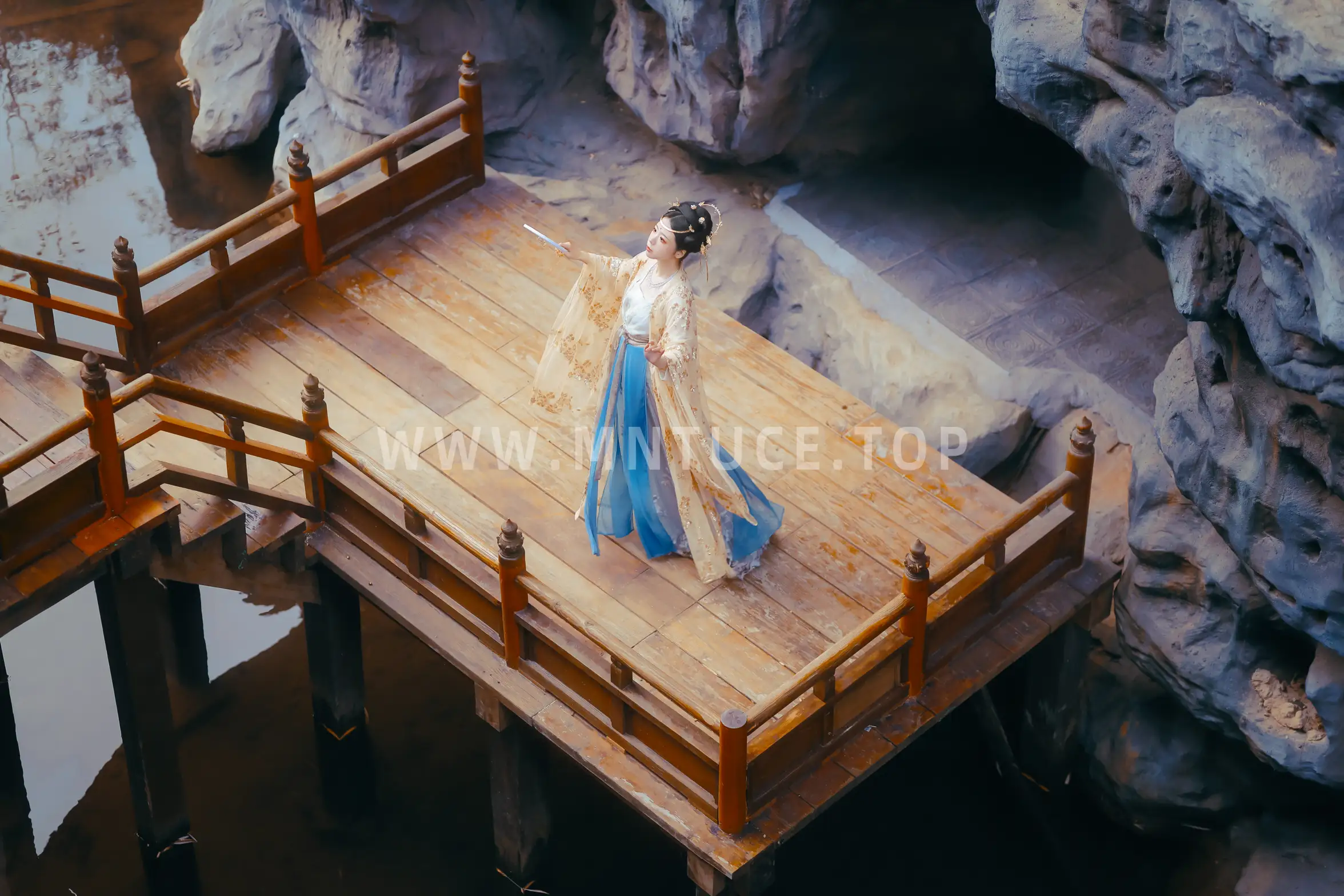 [艺图语] 2022.08.24 Vol.1783 – 云想衣裳花想容 Suky喜欢软绵绵毛茸茸的团子#[22P]-8