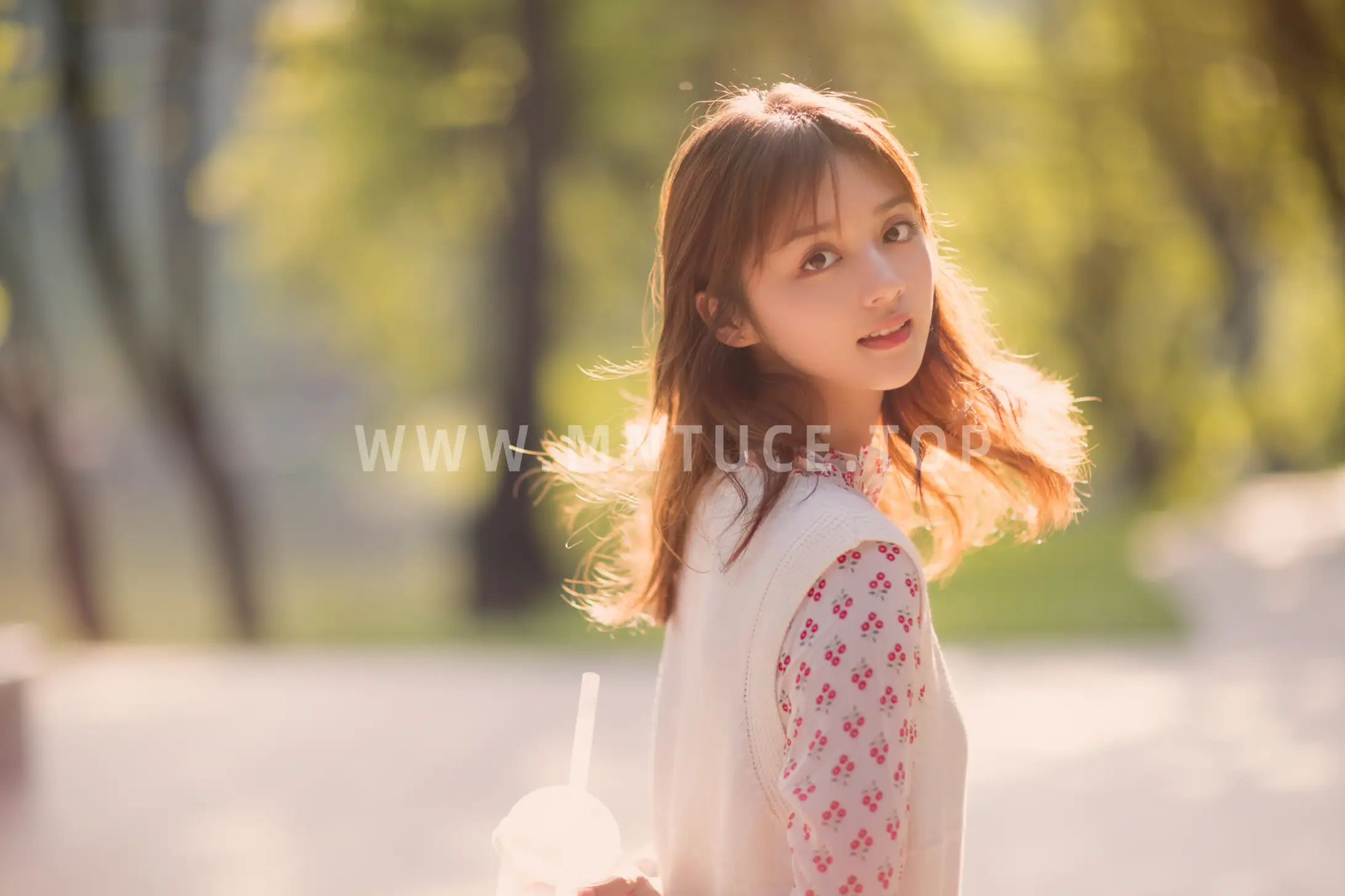 [艺图语] 2021.09.27 Vol.319 – 逆光 雨文#[23P]-9