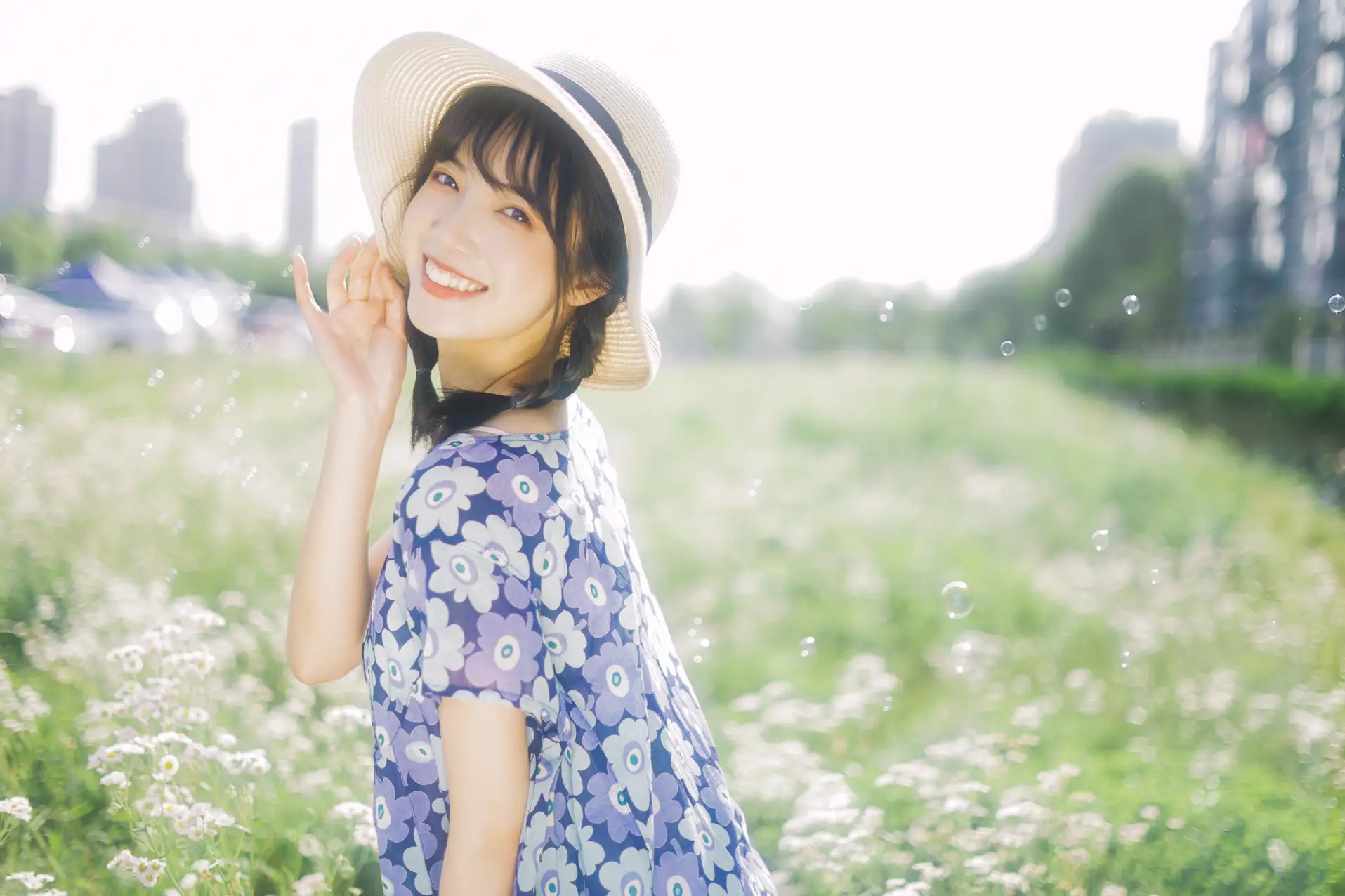 [艺图语] 2022.07.06 Vol.1393 – 初夏的花海 一只阿梦崽#[35P]-10