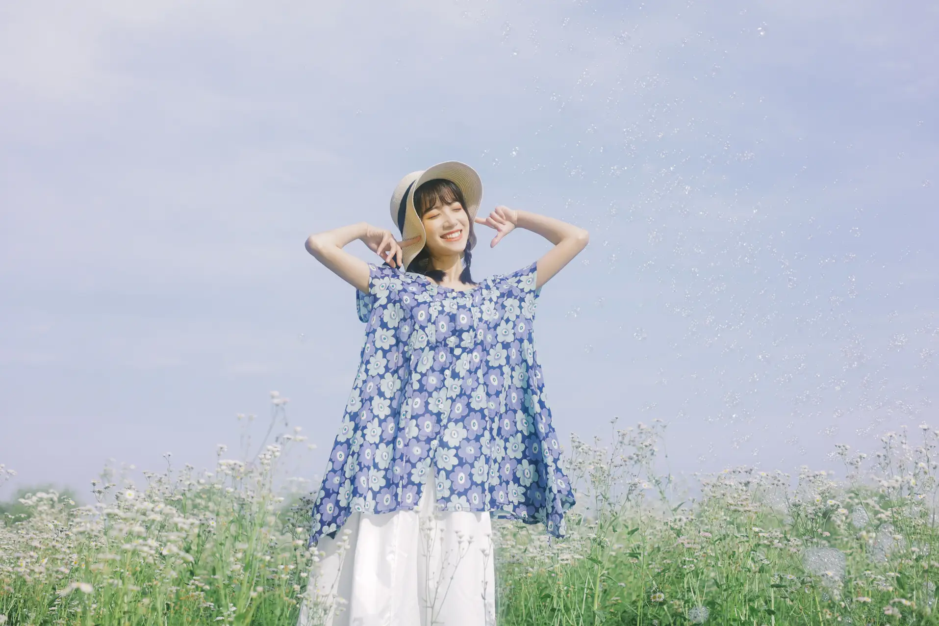 [艺图语] 2022.07.06 Vol.1393 – 初夏的花海 一只阿梦崽#[35P]-2