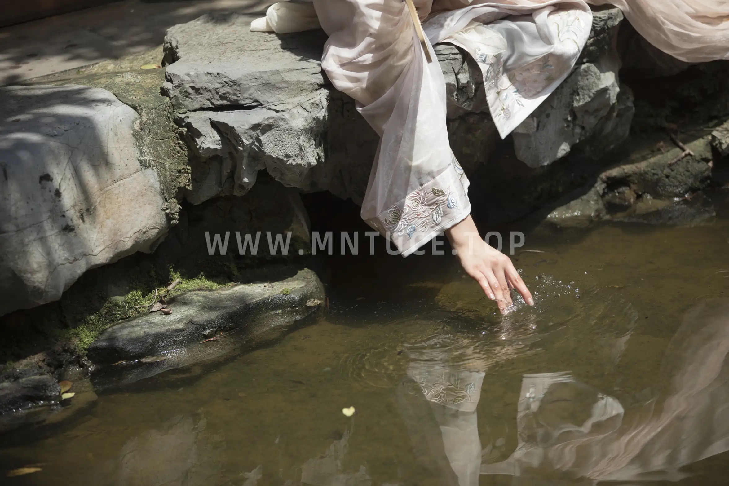 [艺图语] 2022.09.16 Vol.1968 – 张好好 一杯美式#[36P]-6