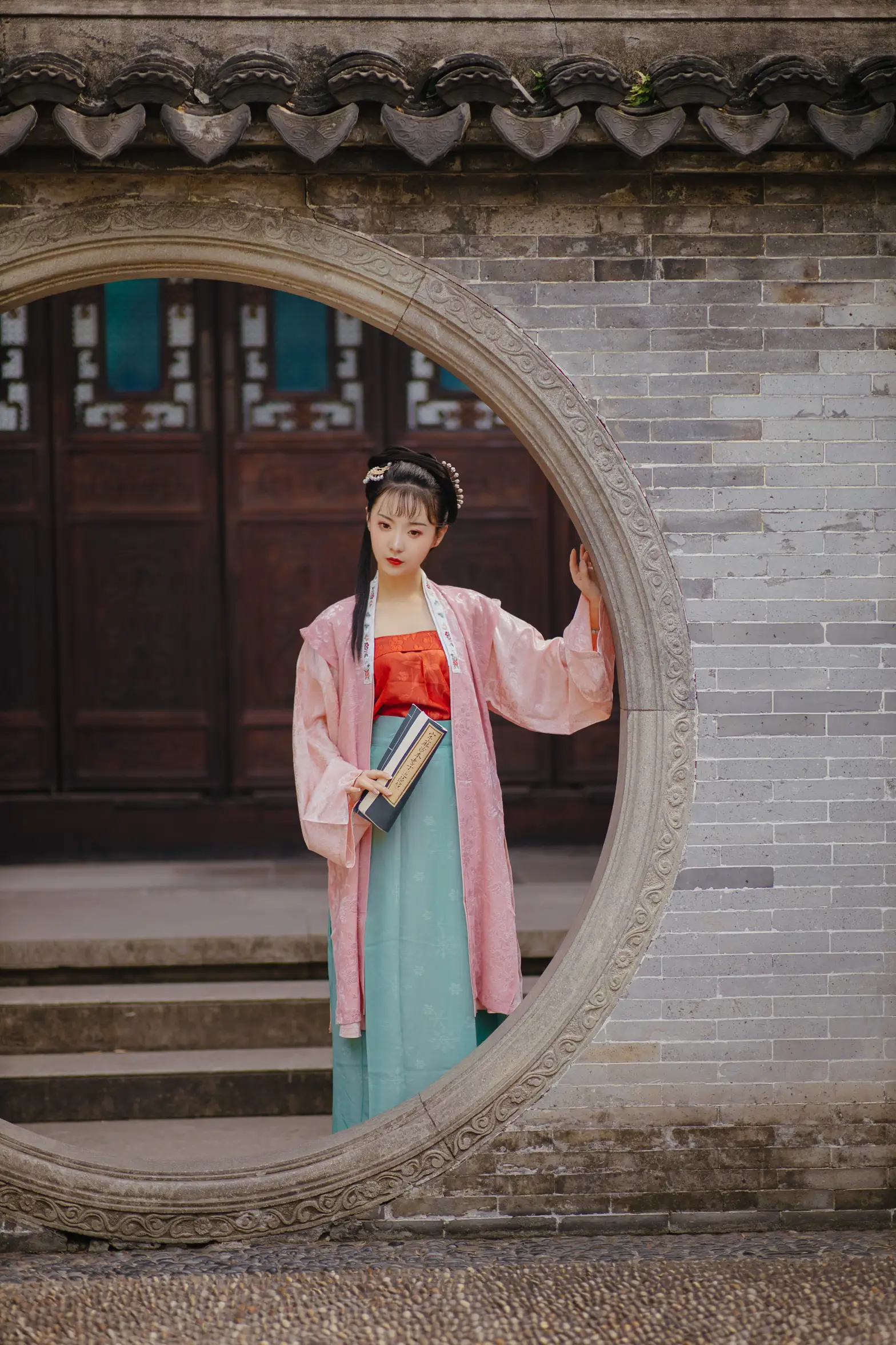 [艺图语] 2022.02.21 Vol.835 – 锁清秋 简森_Red#[25P]-1