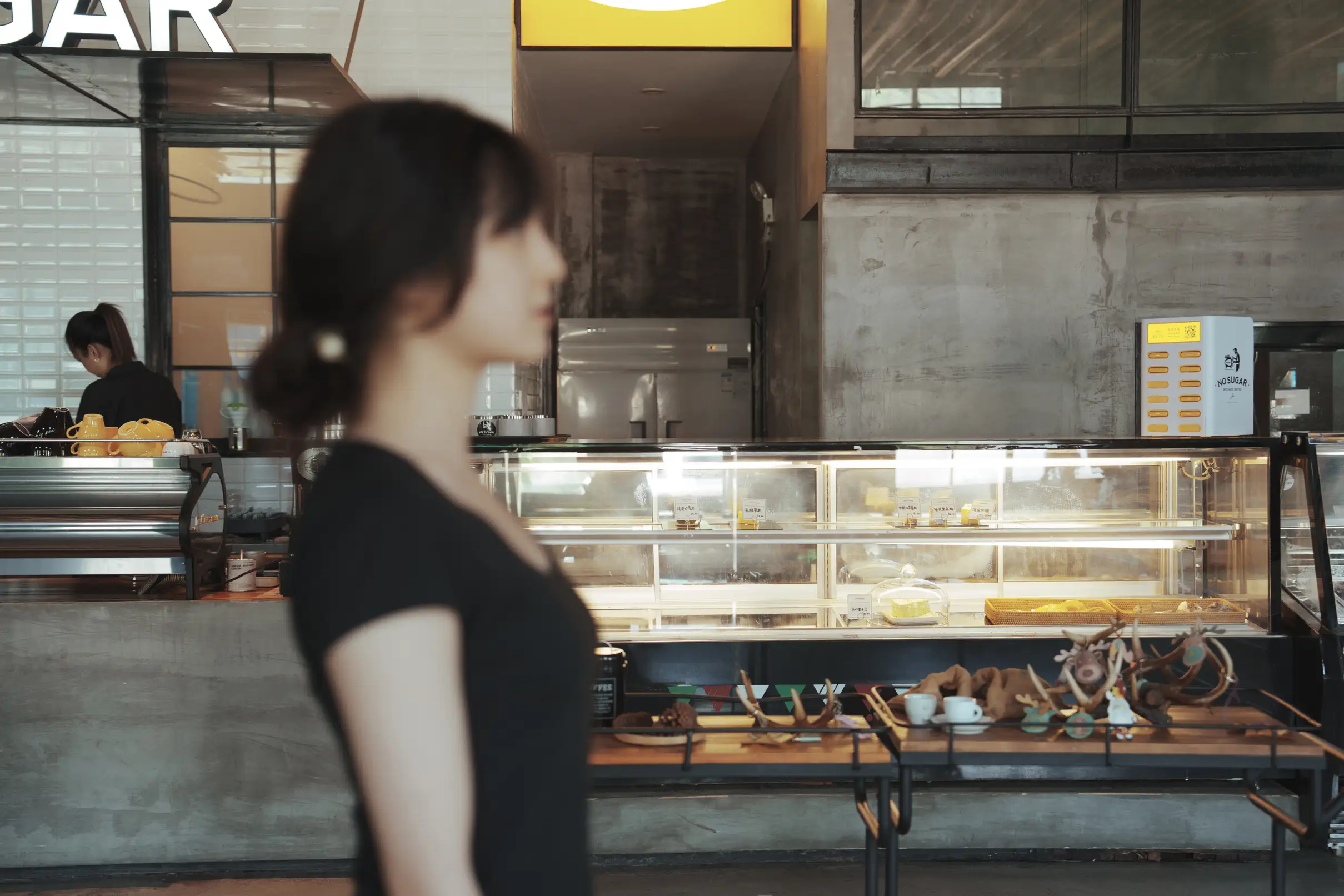 [艺图语] 2022.09.11 Vol.1924 – 咖啡屋里的素颜女孩 dudu#[32P]-1