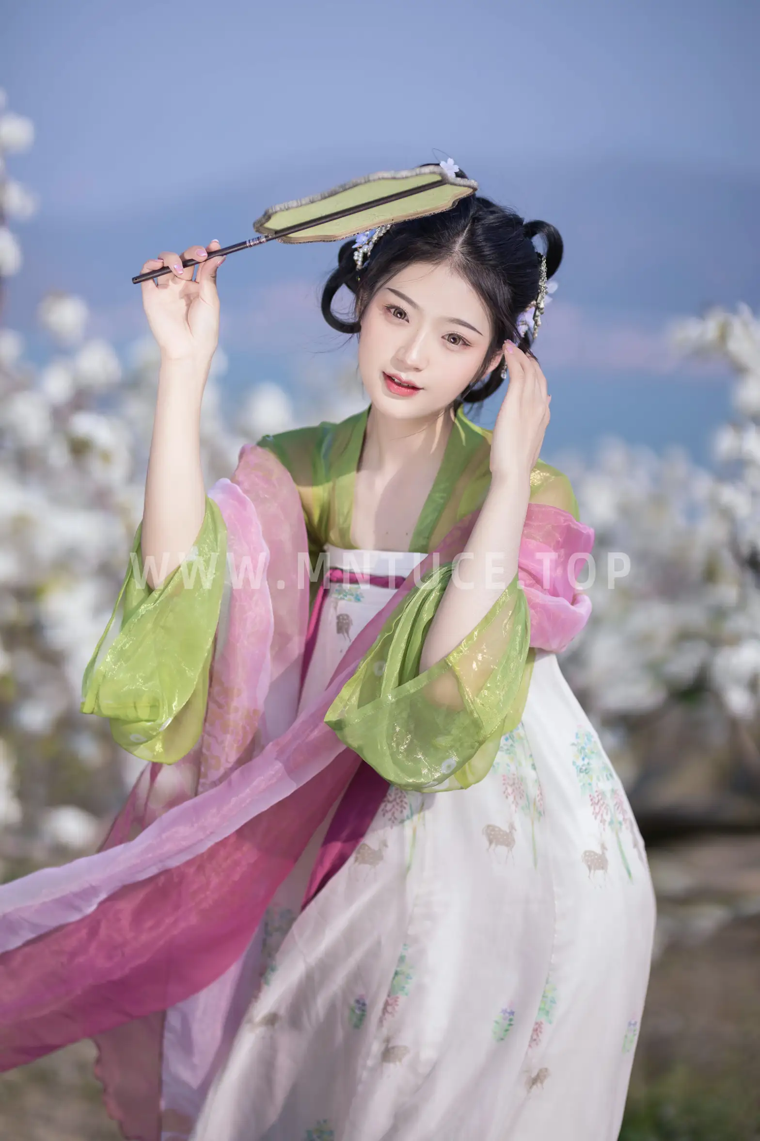 [艺图语] 2022.06.11 Vol.1144 – 春晴 nya酱的铃铛铛#[22P]-4
