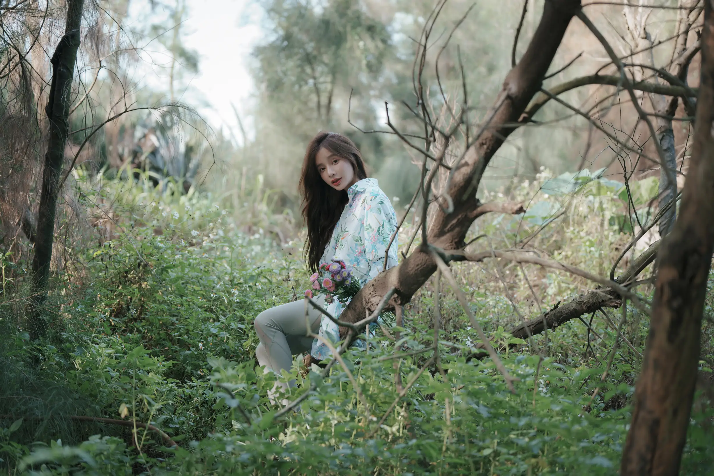 [艺图语] 2022.08.11 Vol.1678 – 氧气女孩的盛夏密林 姝雯同学#[53P]-1