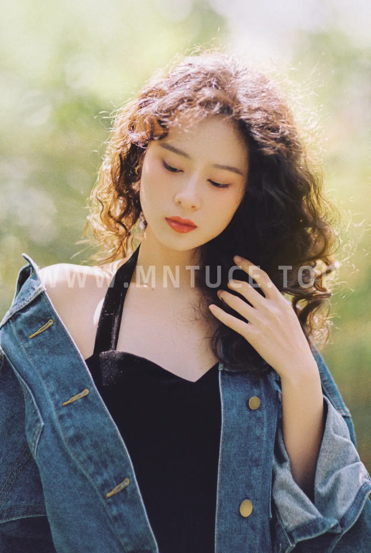 [艺图语] 2022.05.17 Vol.0908 – 港风胶片 sisi#[24P]-4